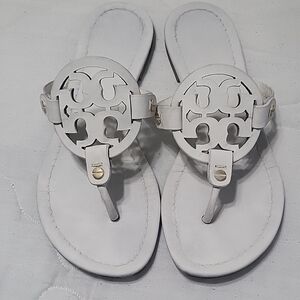 TORY BURCH White Sandals with Logo Design